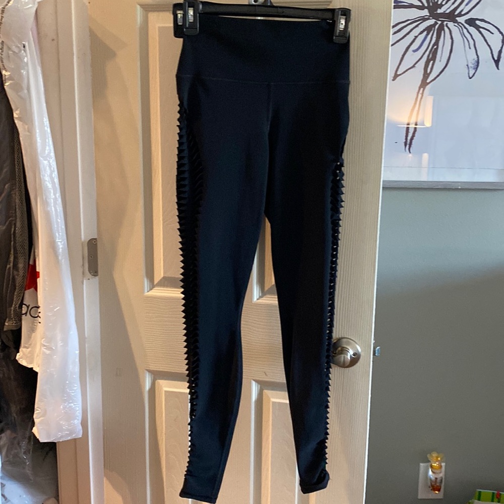 Alo yoga Worn Once excellent XS 28” black
